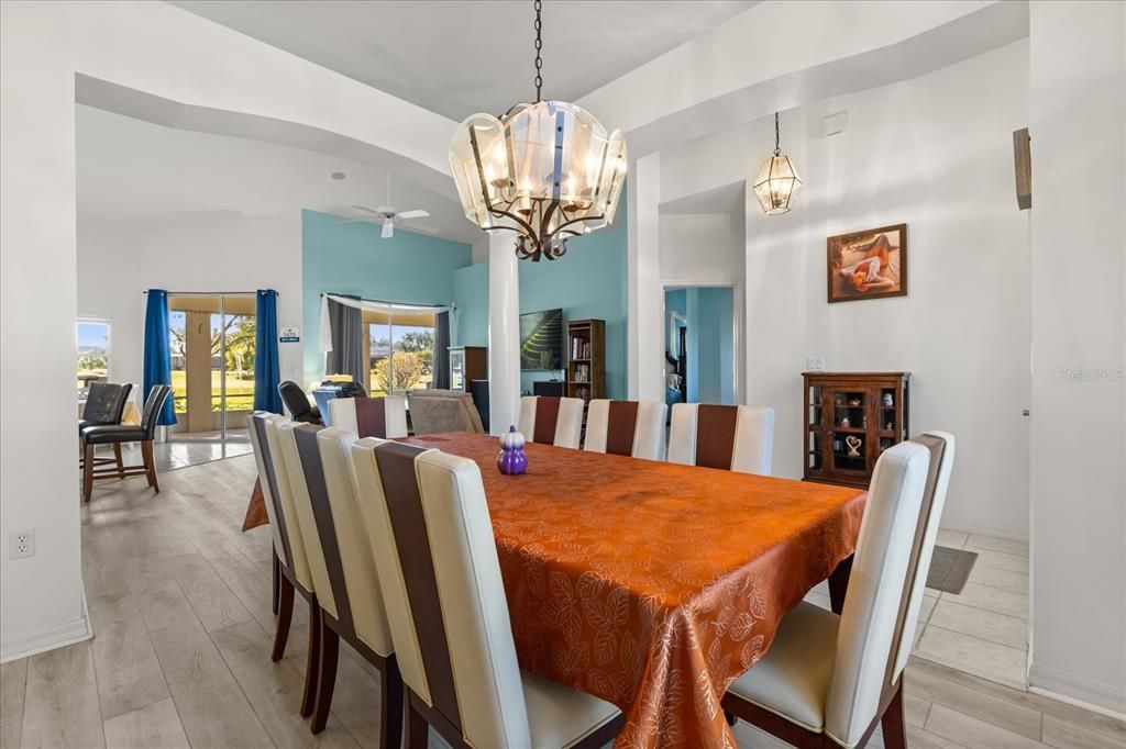 En Venta: $410,000 (3 camas, 2 baños, 1821 Pies cuadrados)