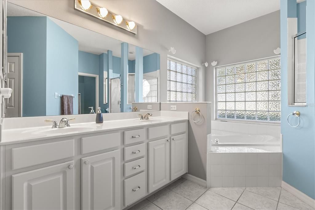 En Venta: $410,000 (3 camas, 2 baños, 1821 Pies cuadrados)