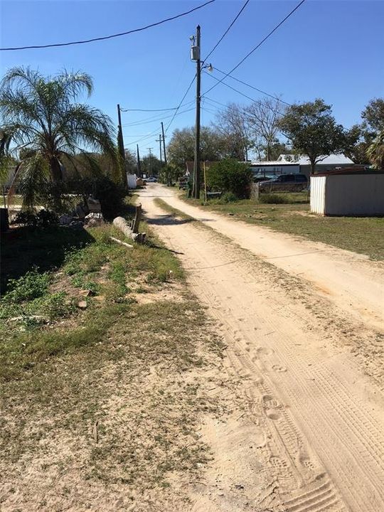 Под контрактом: $150,000 (2 спален, 1 ванн, 858 Квадратных фут)