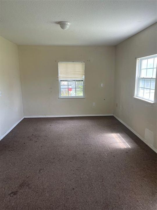 Под контрактом: $150,000 (2 спален, 1 ванн, 858 Квадратных фут)