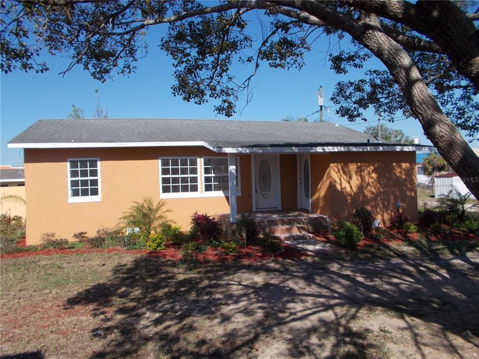 Под контрактом: $150,000 (2 спален, 1 ванн, 858 Квадратных фут)