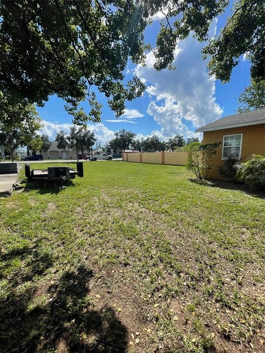 Под контрактом: $150,000 (2 спален, 1 ванн, 858 Квадратных фут)