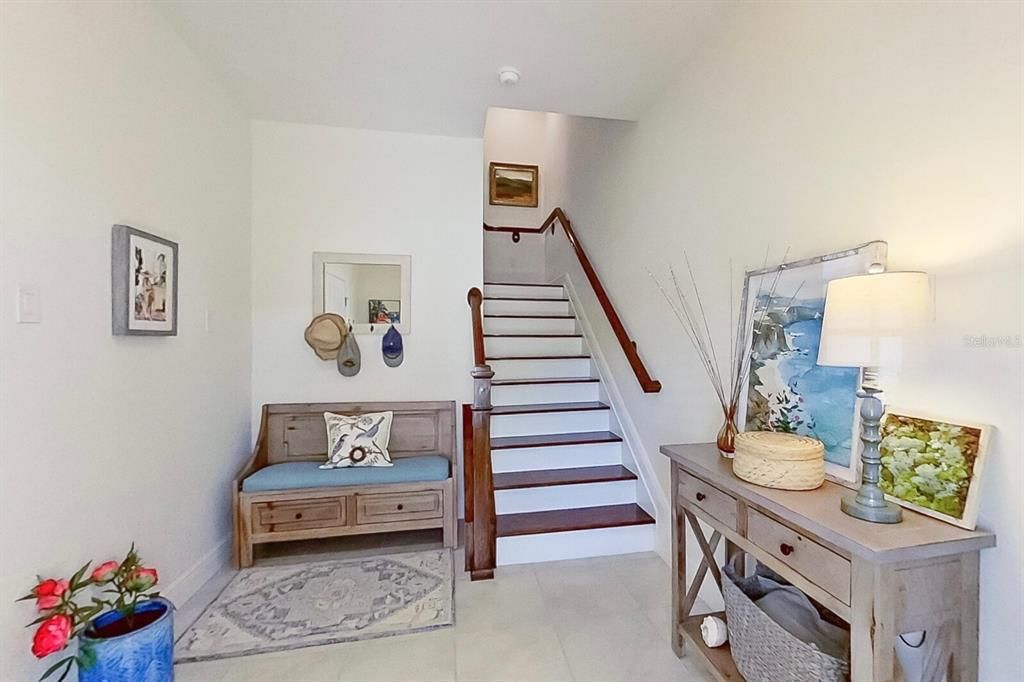 Под контрактом: $580,000 (4 спален, 3 ванн, 2620 Квадратных фут)