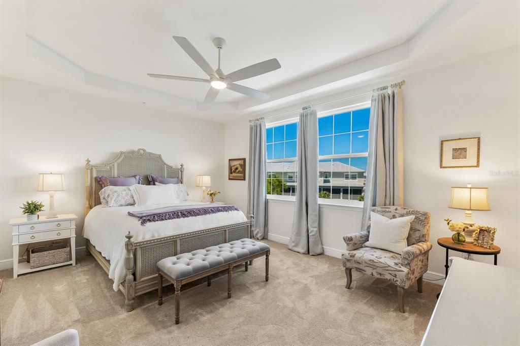 Под контрактом: $580,000 (4 спален, 3 ванн, 2620 Квадратных фут)