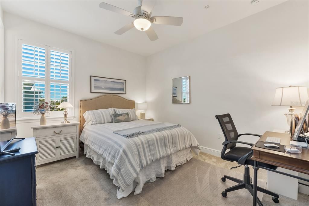 Под контрактом: $580,000 (4 спален, 3 ванн, 2620 Квадратных фут)