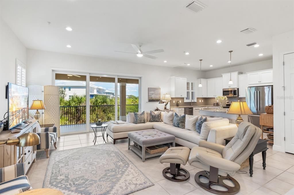 Под контрактом: $580,000 (4 спален, 3 ванн, 2620 Квадратных фут)