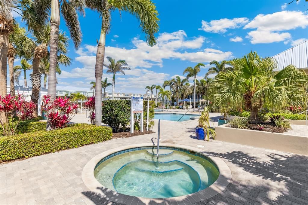 Под контрактом: $580,000 (4 спален, 3 ванн, 2620 Квадратных фут)