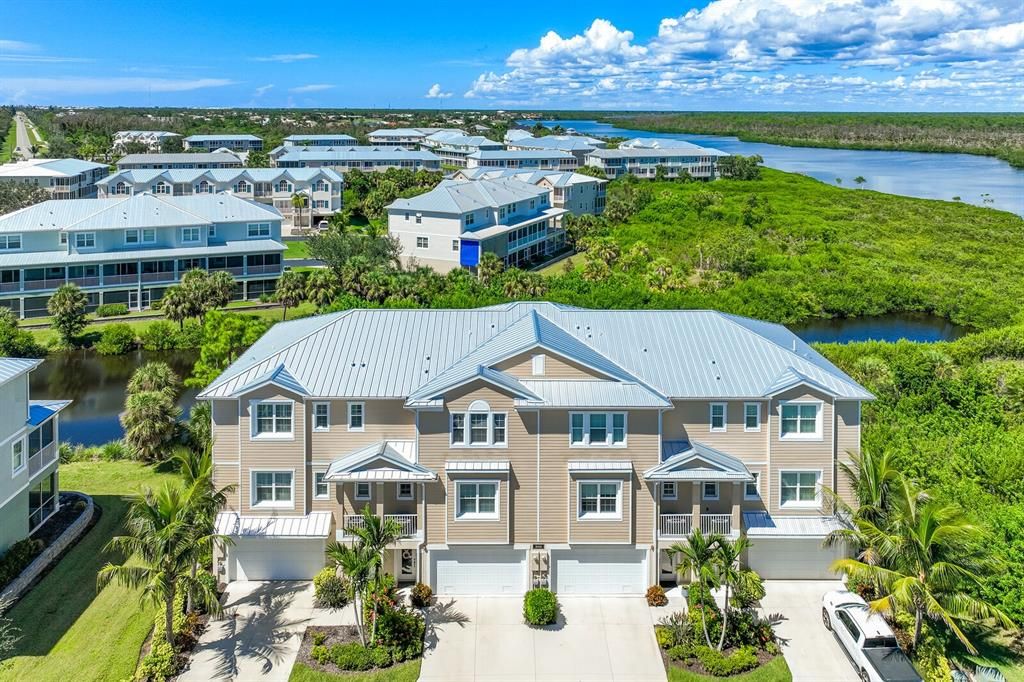 Под контрактом: $580,000 (4 спален, 3 ванн, 2620 Квадратных фут)