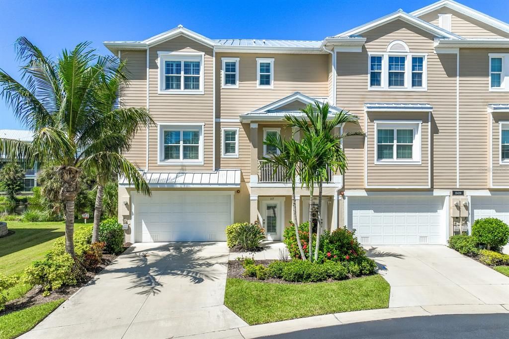 Под контрактом: $580,000 (4 спален, 3 ванн, 2620 Квадратных фут)