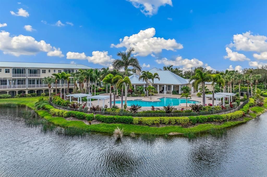 Под контрактом: $580,000 (4 спален, 3 ванн, 2620 Квадратных фут)