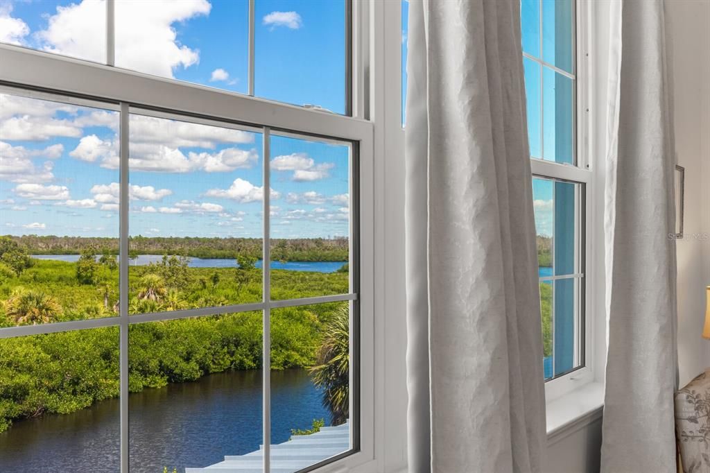 Под контрактом: $580,000 (4 спален, 3 ванн, 2620 Квадратных фут)