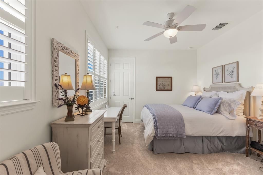 Под контрактом: $580,000 (4 спален, 3 ванн, 2620 Квадратных фут)