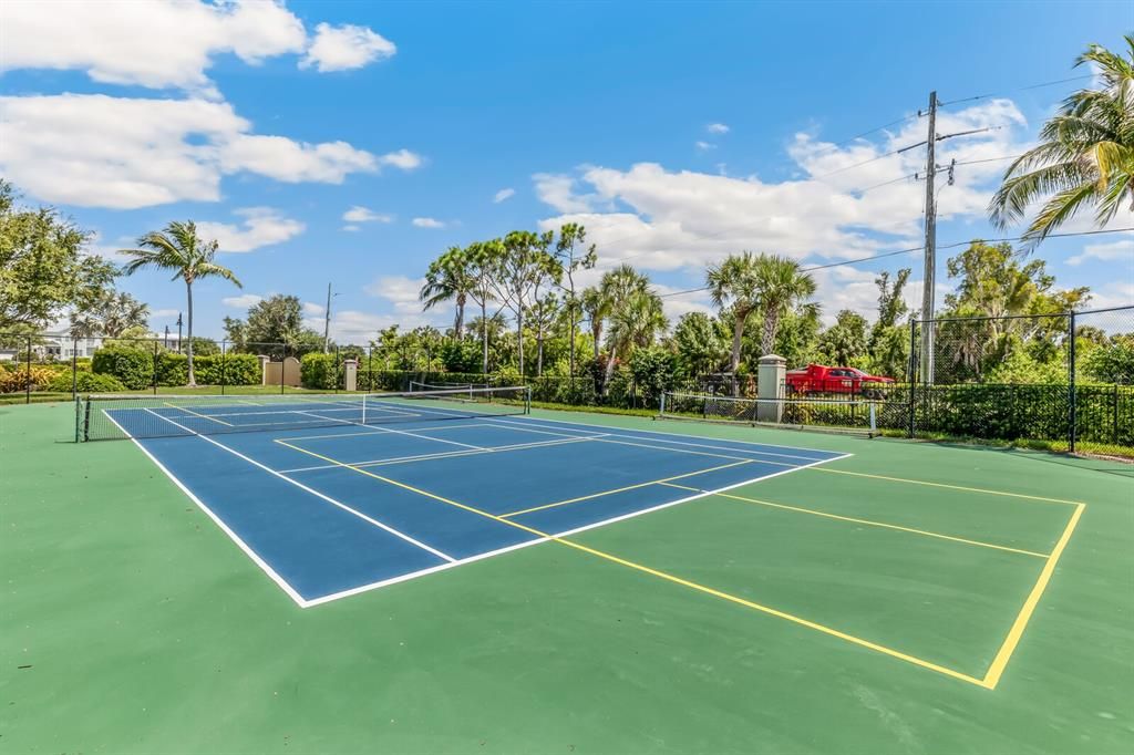 Под контрактом: $580,000 (4 спален, 3 ванн, 2620 Квадратных фут)