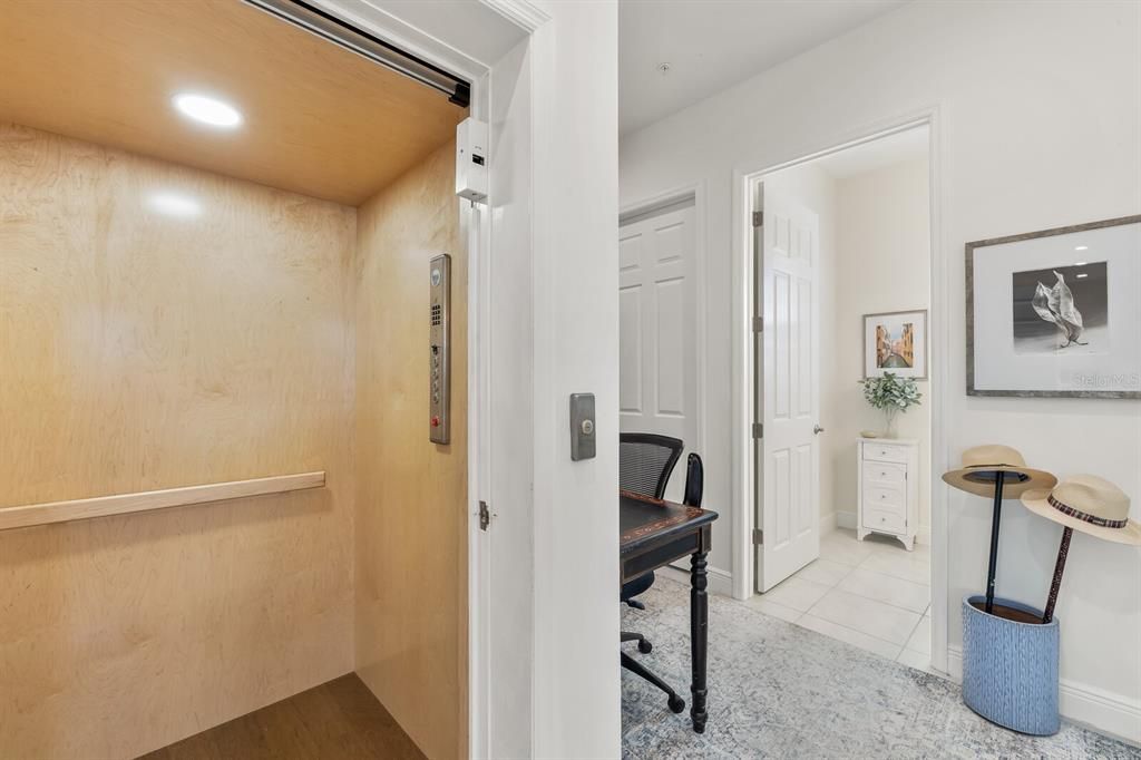 Под контрактом: $580,000 (4 спален, 3 ванн, 2620 Квадратных фут)