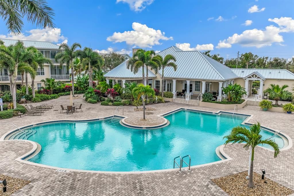 Под контрактом: $580,000 (4 спален, 3 ванн, 2620 Квадратных фут)