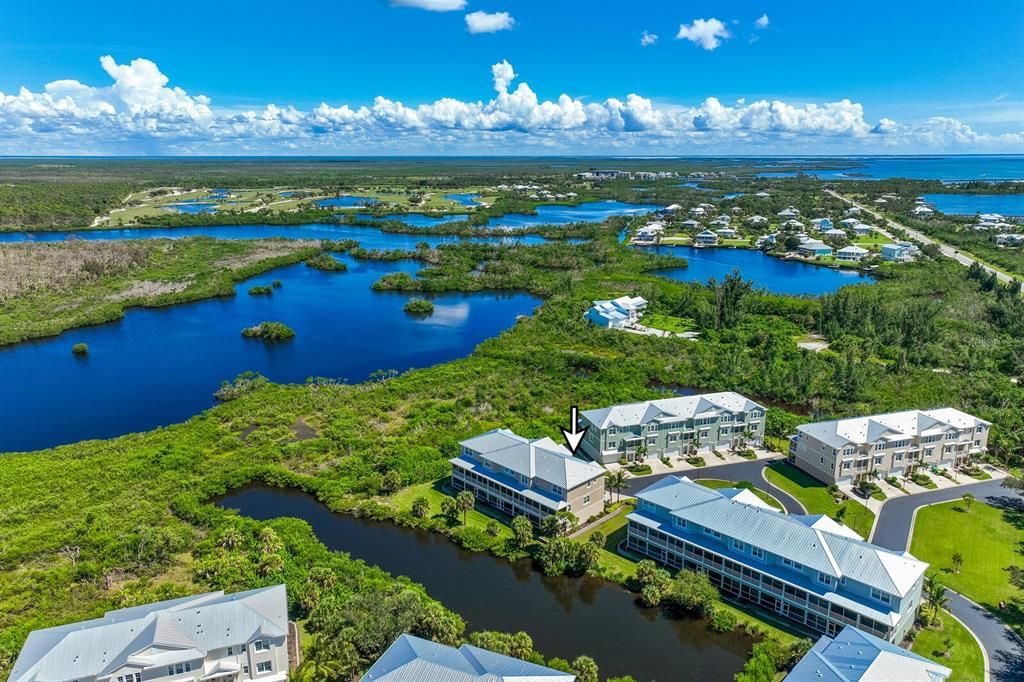 Под контрактом: $580,000 (4 спален, 3 ванн, 2620 Квадратных фут)