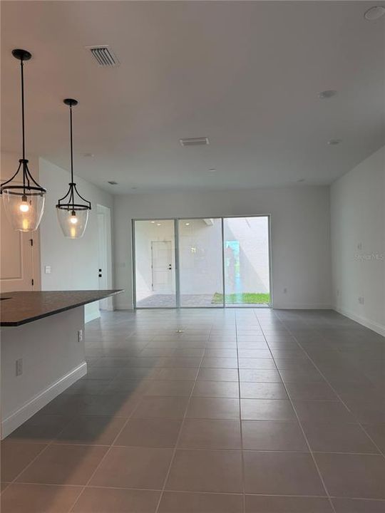 出租: $3,800 (5 贝兹, 4 浴室, 2900 平方英尺)