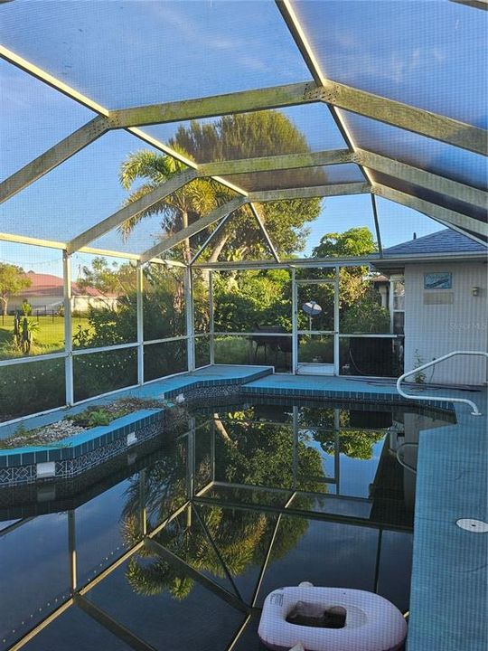 Activo con contrato: $249,900 (3 camas, 2 baños, 1779 Pies cuadrados)