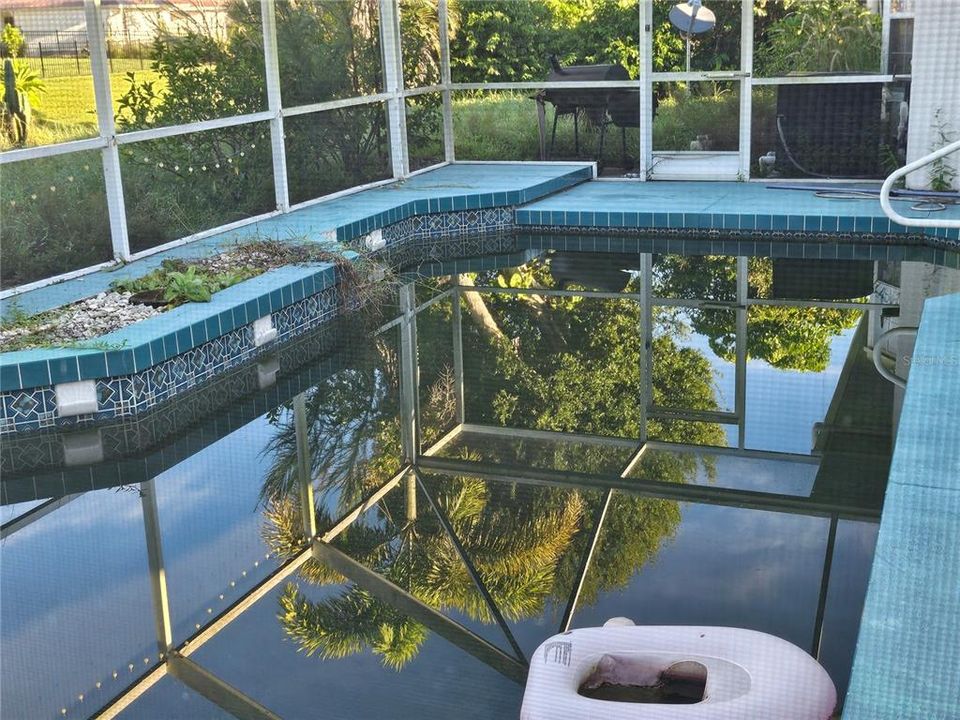 Activo con contrato: $249,900 (3 camas, 2 baños, 1779 Pies cuadrados)