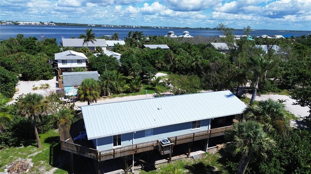 Под контрактом: $599,999 (3 спален, 2 ванн, 1196 Квадратных фут)