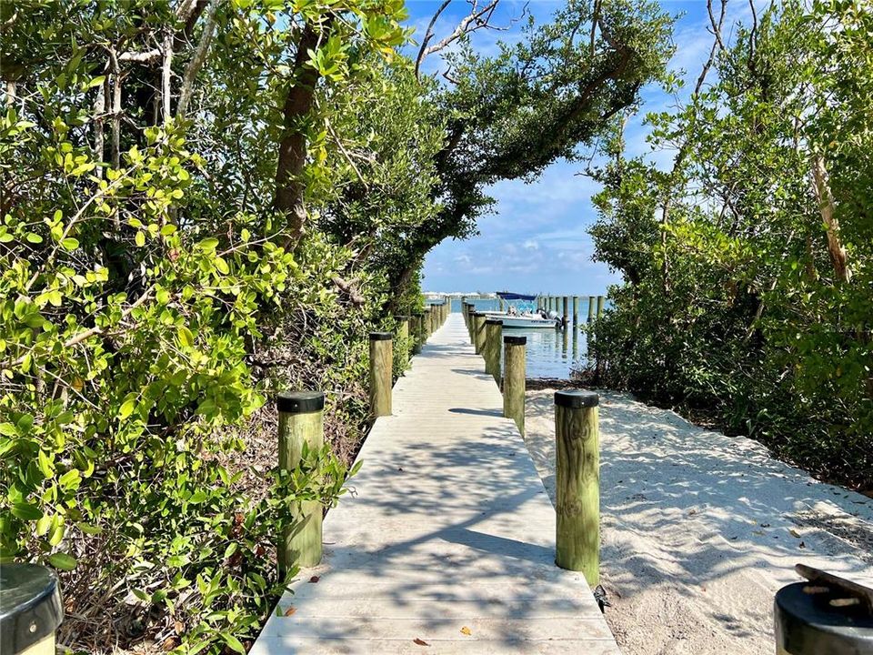 Под контрактом: $599,999 (3 спален, 2 ванн, 1196 Квадратных фут)