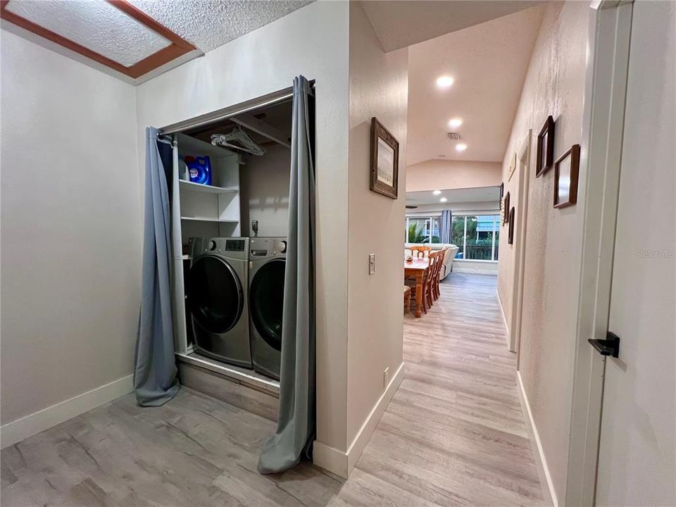 Под контрактом: $599,999 (3 спален, 2 ванн, 1196 Квадратных фут)