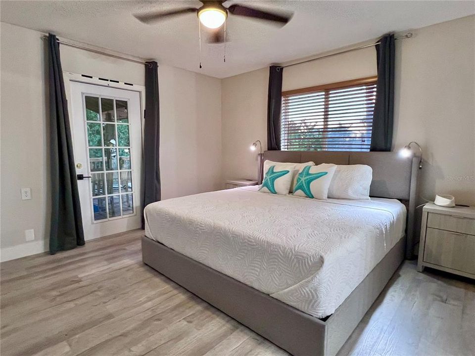 Под контрактом: $599,999 (3 спален, 2 ванн, 1196 Квадратных фут)