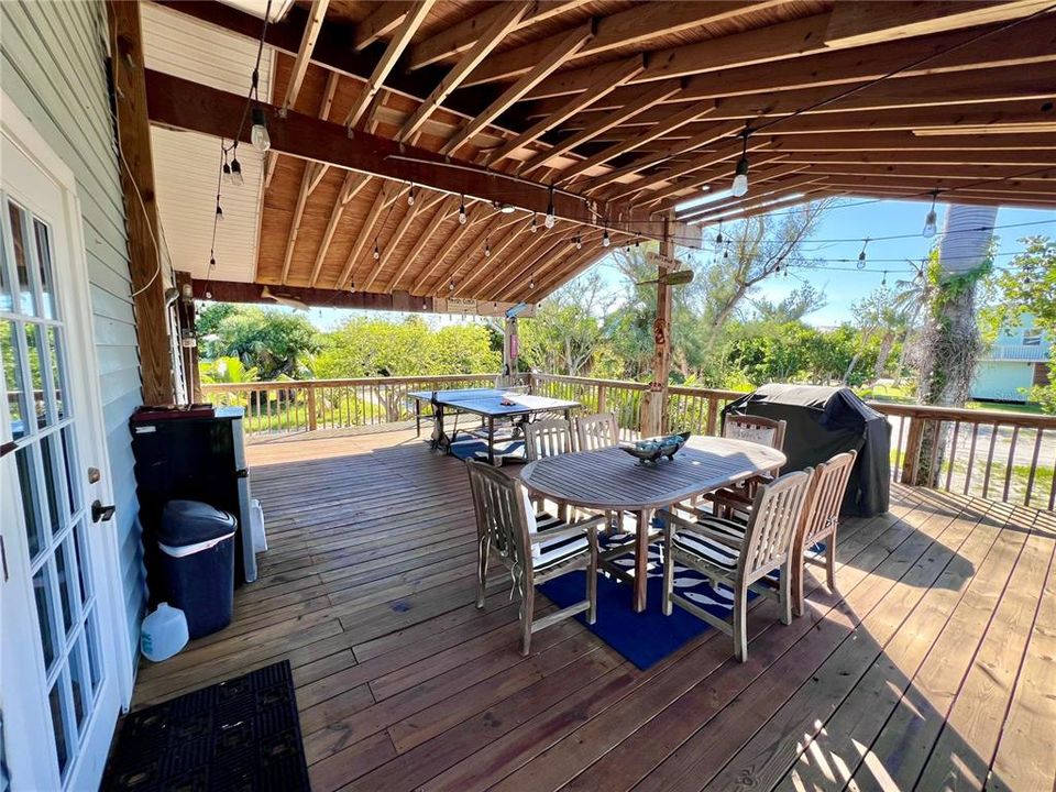 Под контрактом: $599,999 (3 спален, 2 ванн, 1196 Квадратных фут)