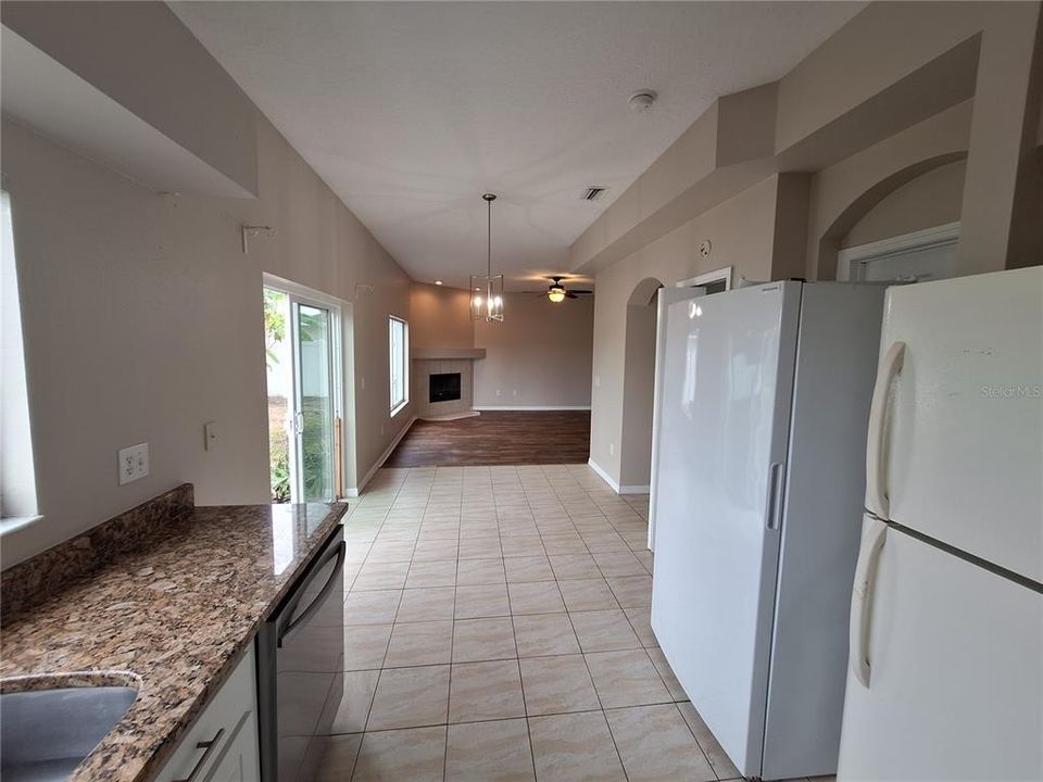 В аренду: $2,595 (4 спален, 2 ванн, 2366 Квадратных фут)