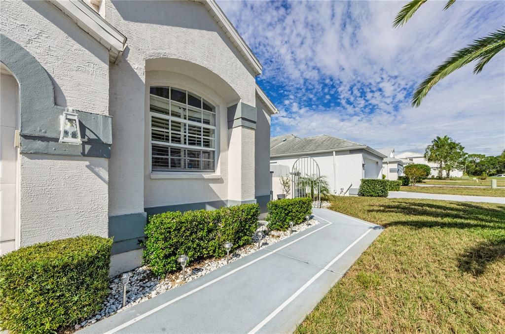 For Sale: $300,000 (2 beds, 2 baths, 1676 Square Feet)