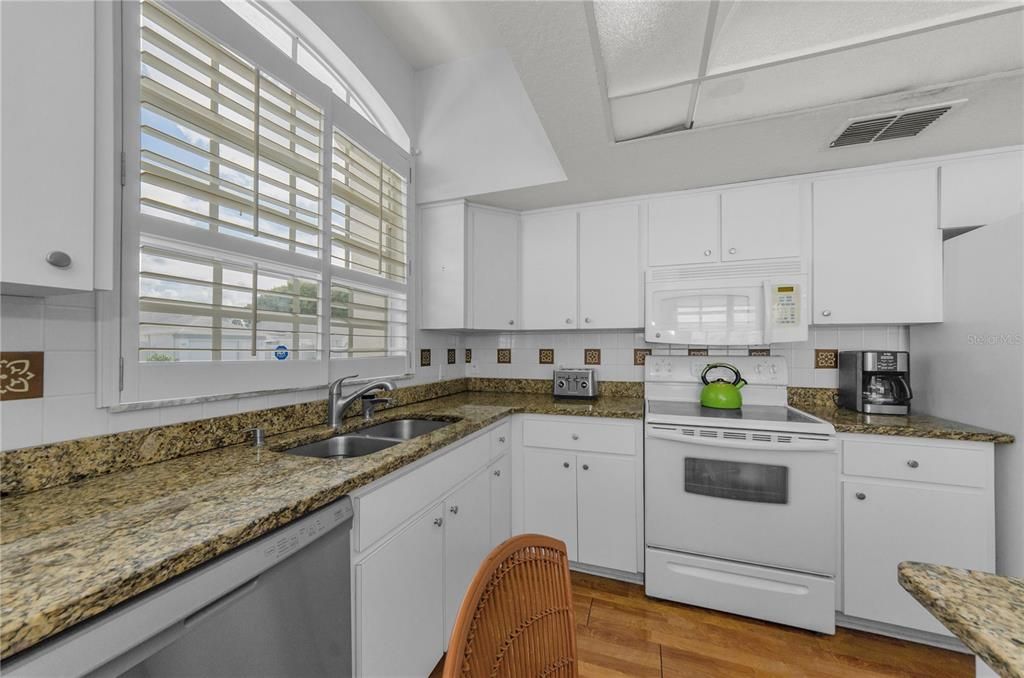 For Sale: $300,000 (2 beds, 2 baths, 1676 Square Feet)