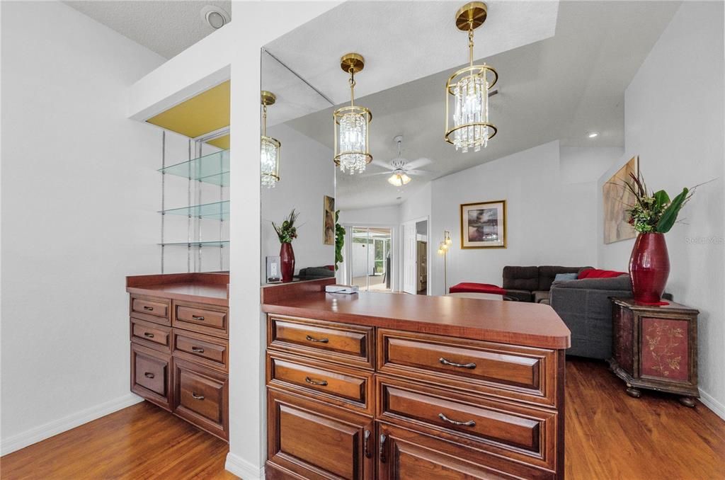 For Sale: $300,000 (2 beds, 2 baths, 1676 Square Feet)