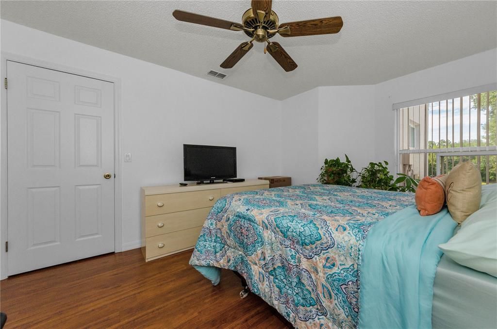 For Sale: $300,000 (2 beds, 2 baths, 1676 Square Feet)