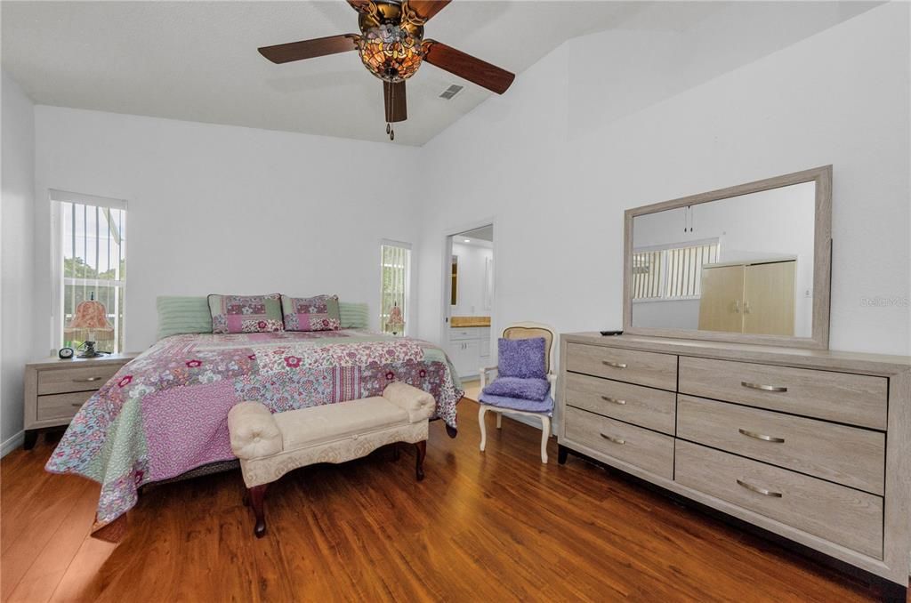 For Sale: $300,000 (2 beds, 2 baths, 1676 Square Feet)