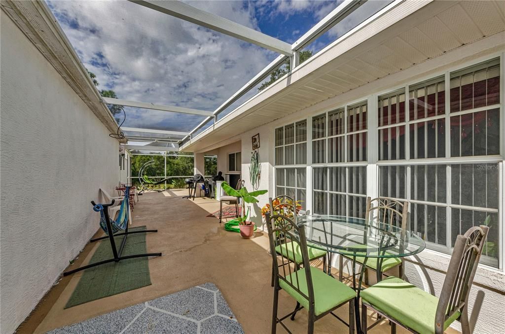 For Sale: $300,000 (2 beds, 2 baths, 1676 Square Feet)