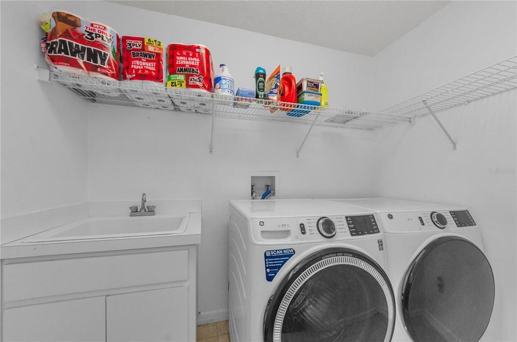 For Sale: $300,000 (2 beds, 2 baths, 1676 Square Feet)