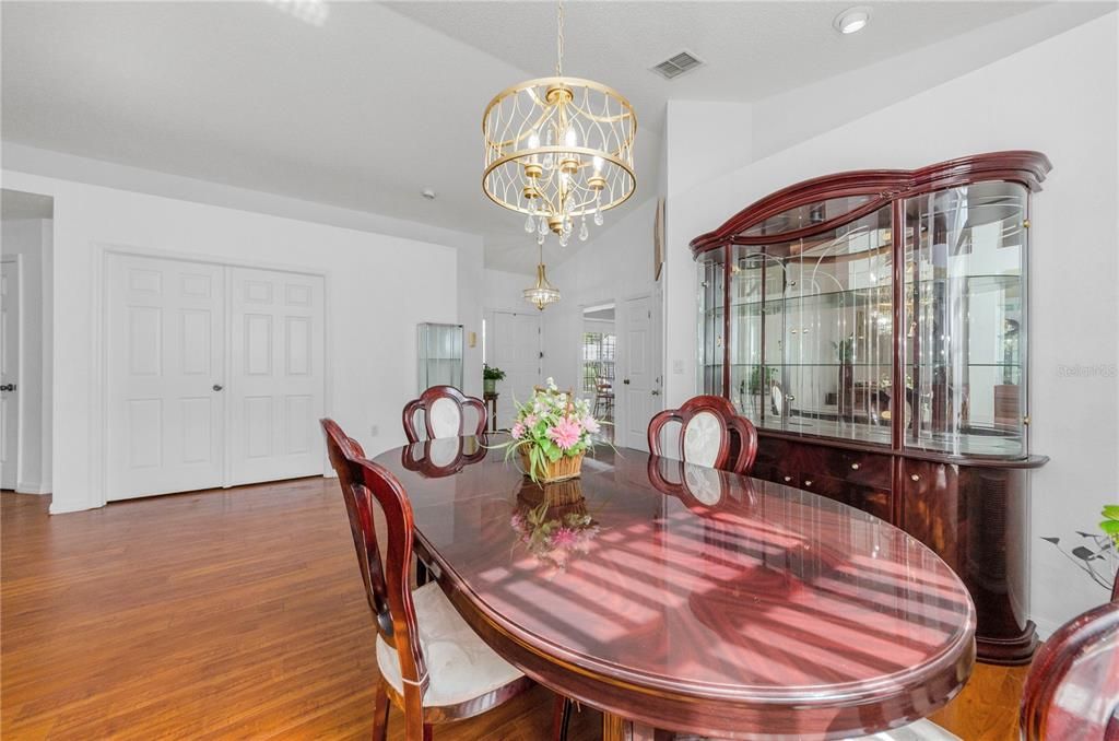 For Sale: $300,000 (2 beds, 2 baths, 1676 Square Feet)