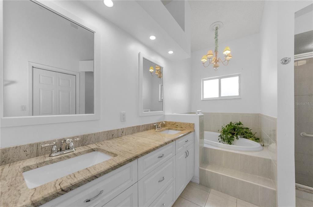 For Sale: $300,000 (2 beds, 2 baths, 1676 Square Feet)