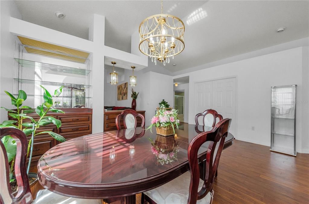 For Sale: $300,000 (2 beds, 2 baths, 1676 Square Feet)