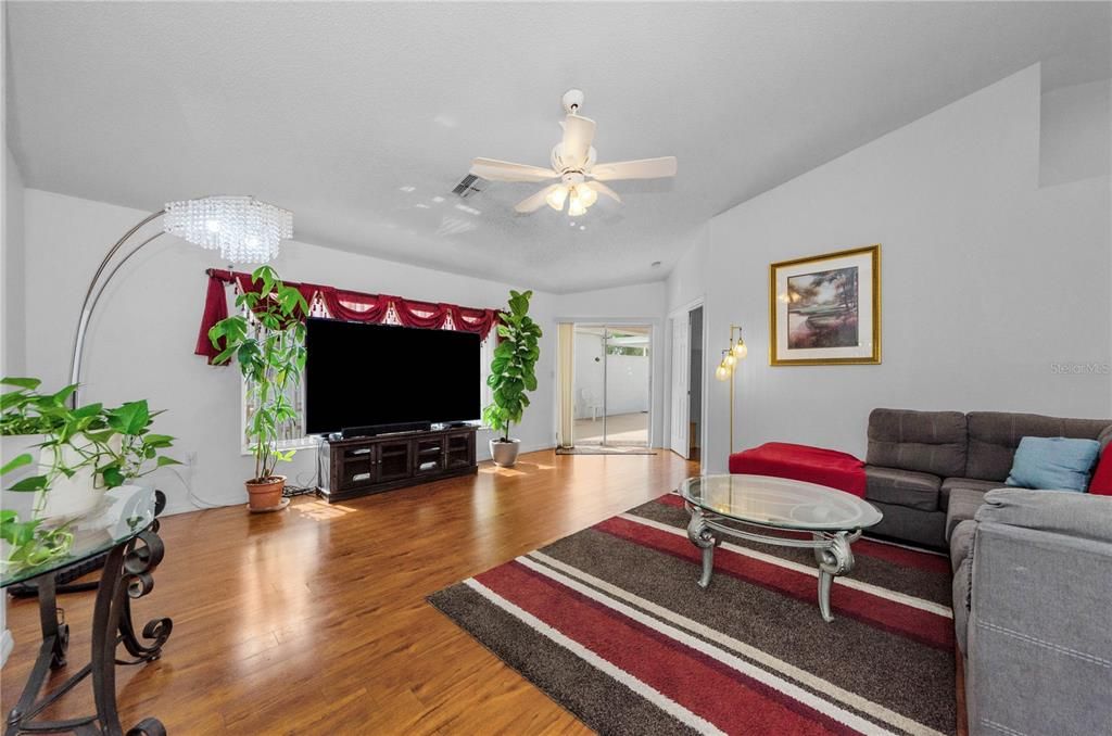 For Sale: $300,000 (2 beds, 2 baths, 1676 Square Feet)