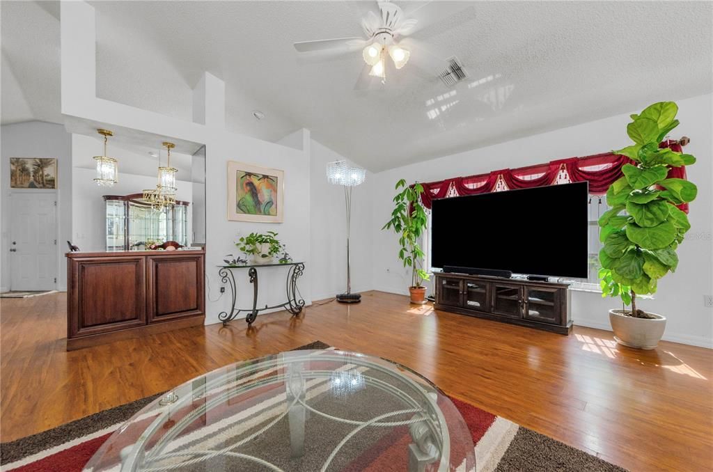 For Sale: $300,000 (2 beds, 2 baths, 1676 Square Feet)