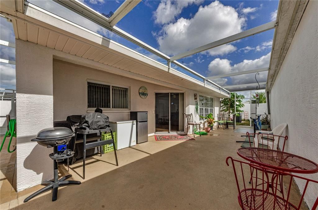 For Sale: $300,000 (2 beds, 2 baths, 1676 Square Feet)