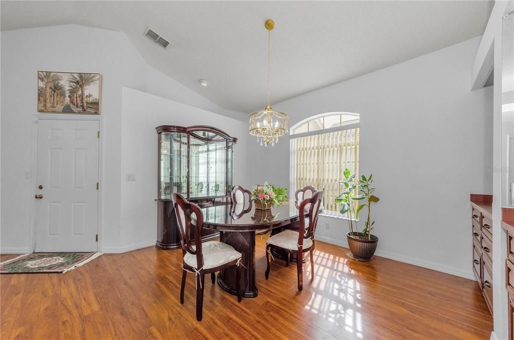 For Sale: $300,000 (2 beds, 2 baths, 1676 Square Feet)