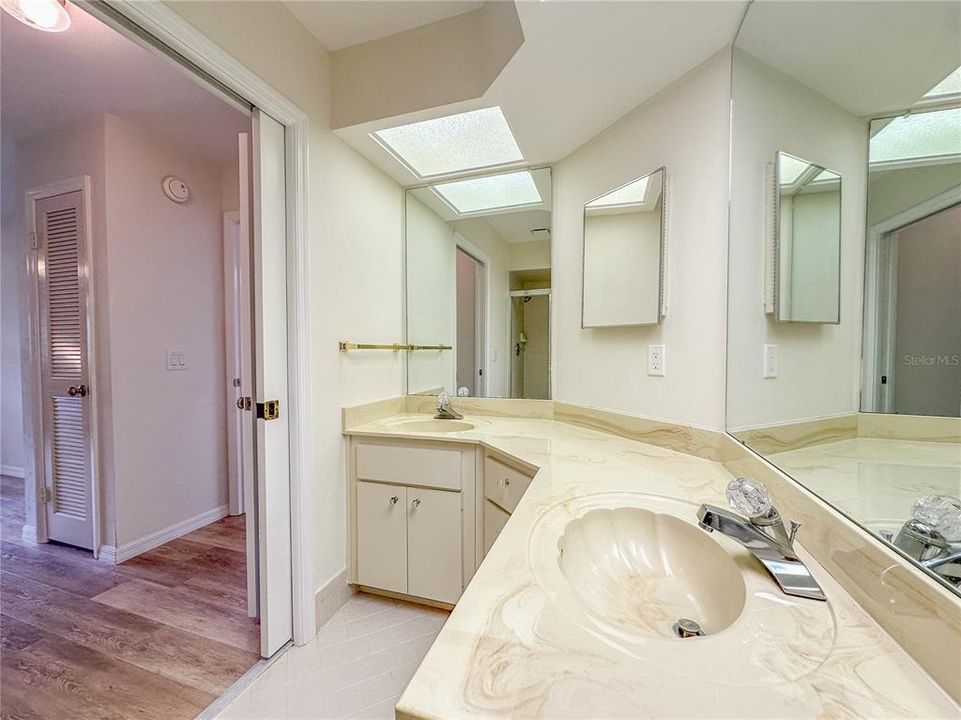 待售: $232,000 (2 贝兹, 2 浴室, 1282 平方英尺)