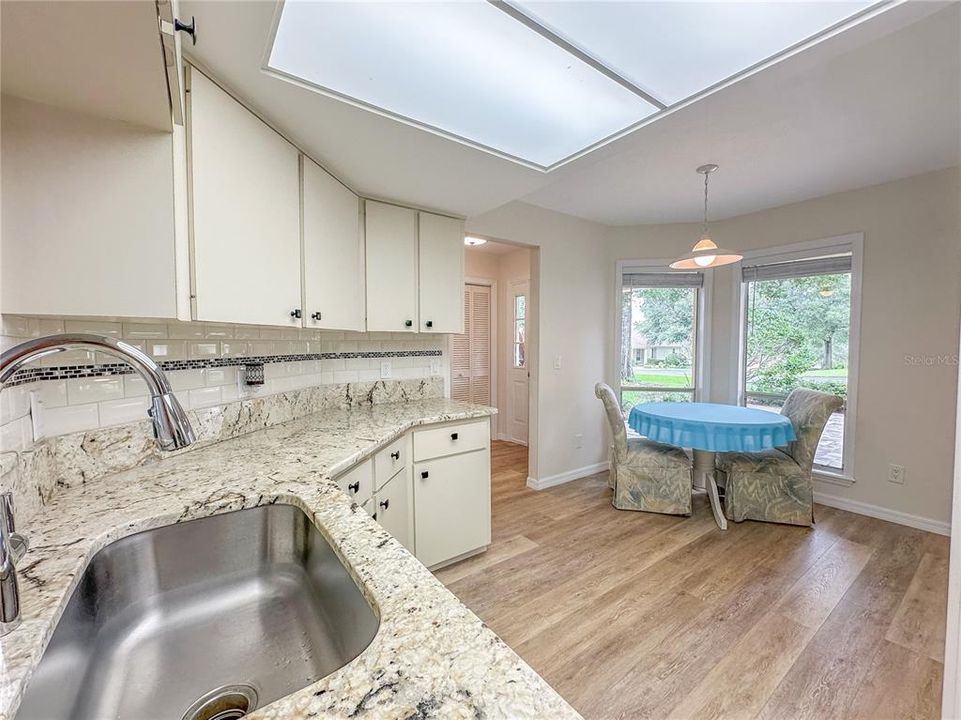 待售: $232,000 (2 贝兹, 2 浴室, 1282 平方英尺)