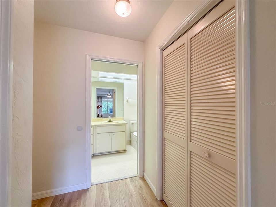 待售: $232,000 (2 贝兹, 2 浴室, 1282 平方英尺)