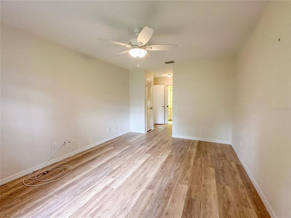 待售: $232,000 (2 贝兹, 2 浴室, 1282 平方英尺)