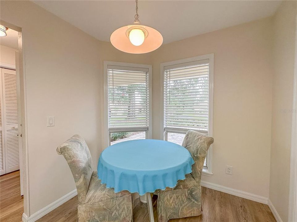 待售: $232,000 (2 贝兹, 2 浴室, 1282 平方英尺)