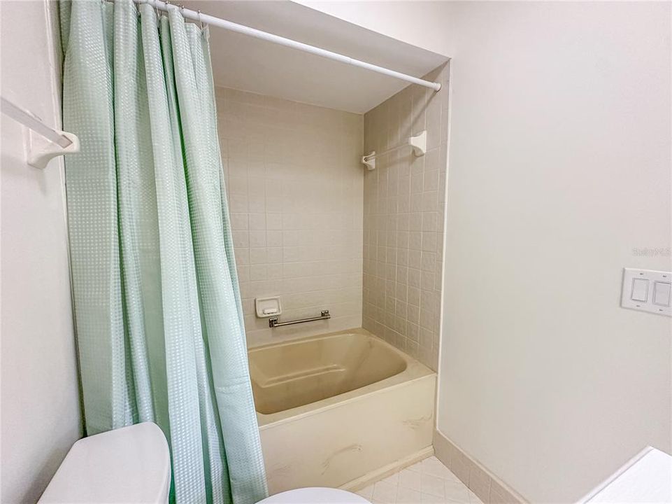 待售: $232,000 (2 贝兹, 2 浴室, 1282 平方英尺)