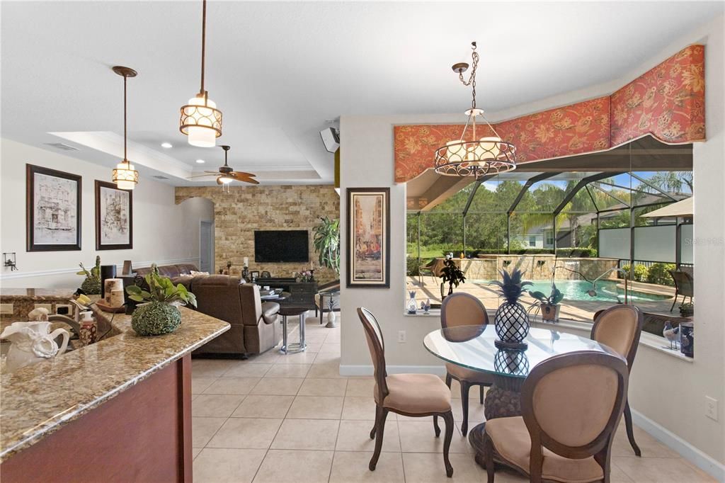 合同活跃: $610,000 (4 贝兹, 3 浴室, 2537 平方英尺)